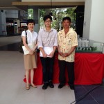 Lim Kim Long and his father with Jennifer Cheong at KDU (1)